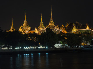 Wat Phra Kaeo with Chao Phraya River