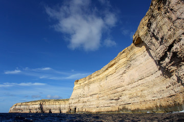 Klifowe wybrzeże w rejonie Azure Window na maltańskiej wyspie Gozo © andrzej_67