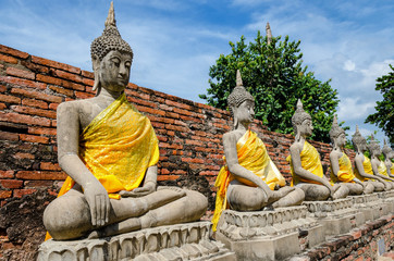 Ayutthaya (Thailand), Buddha statues in an old temple ruins - obrazy, fototapety, plakaty