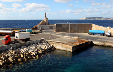 Port na maltańskiej wyspie Gozo - obrazy, fototapety, plakaty