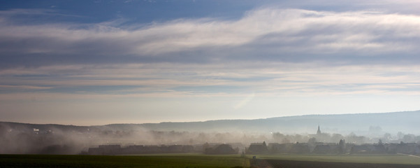 Fototapeta premium Landschaft im Nebel