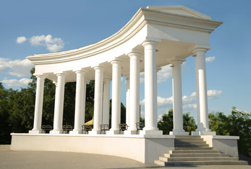 Fototapeta premium The column at the entrance to the park