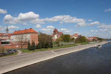 Widok z mostu na panoramę Torunia, Polska,
Panorama of Torun - Vistula river, Poland  - obrazy, fototapety, plakaty