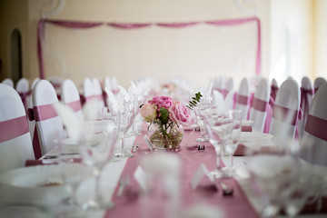 pink wedding table decoration