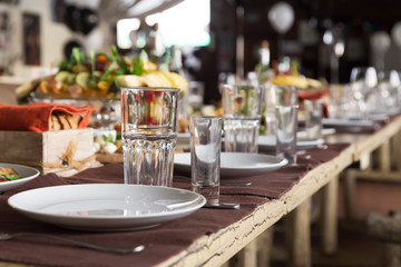 served table in restaurant