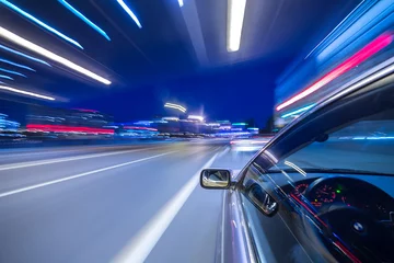 Photo sur Plexiglas Voitures rapides Blurred urban look of the car movement nights longexposure shot with cold colors