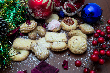 Buonissimi vari biscotti con decori natalizi 