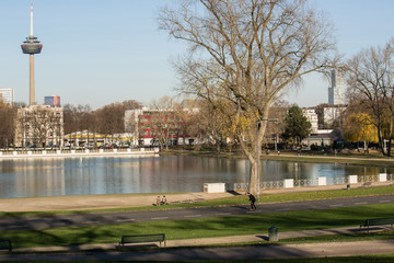 Köln, Aachener Weiher, Hiroshima-Nagasaki-Park, Fernmeldeturm, Herbst; Cologne, pond,...