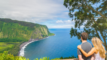 Fototapeta premium Young couple enjoying the amazing view in Waipio Valley, Big Island, Hawaii, Usa