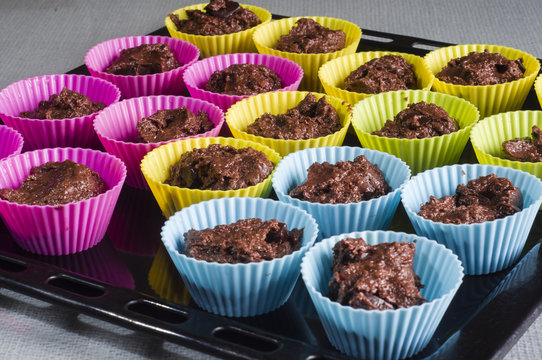 świąteczne wigilijne muffinki czekoladowe na stole