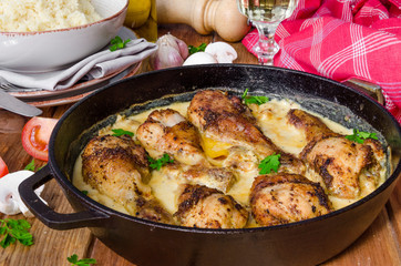 Chicken with mushrooms in cream sauce