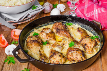 Chicken with mushrooms in cream sauce