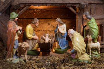 Weihnachtskrippe mit Heiliger Familie und den Hirten