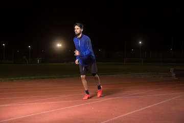 Obraz premium runner, running tracks dark night time.