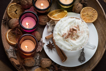 Heiße Schokolade mit Sahne