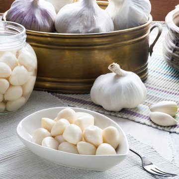  Square composition of garlic