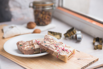 Festive chocolate block tied with string. Affordable idea for a sustainable DIY gift for Christmas