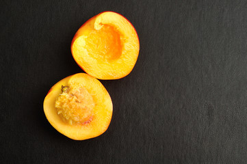 A nectarine slices in half