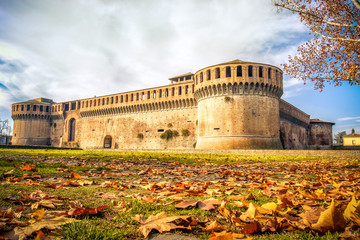 italy castle autumn leaves ground park yellow tone background