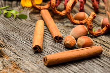 Cinnamon sticks and acorns on wooden table