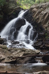 Obraz premium Falling water