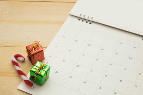gift box for xmas with calender date on wooden background
