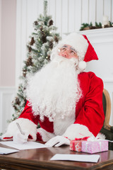Fototapeta premium Portrait of Santa Claus answering Christmas letters