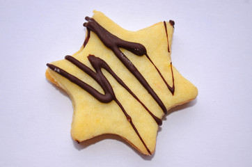 Печенье звезда в шоколаде на белом фоне/Star Cookies in chocolate on a white background