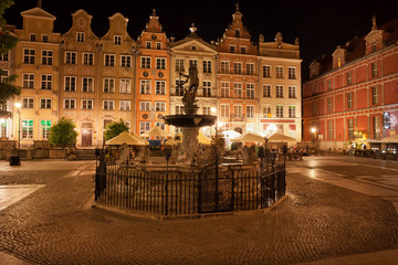Obraz premium Old Town of Gdansk by Night in Poland