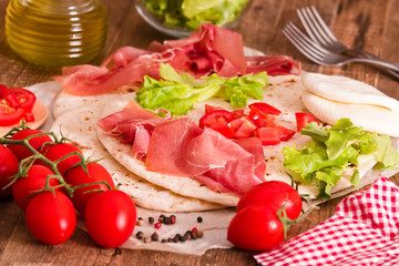 Piadina with ham and lettuce.