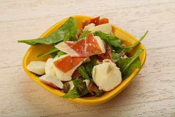 Salad with proscuitto, mozzarella