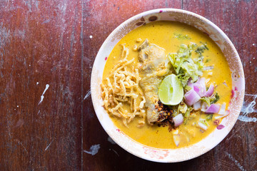 Egg noodle in chicken curry