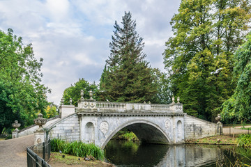 Fototapeta na wymiar Classic Bridge in Chiswick, London, England.