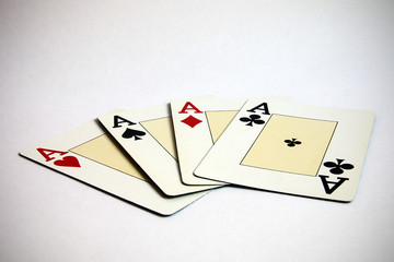 Cartas, Jugada de poker, sobre fondo blanco