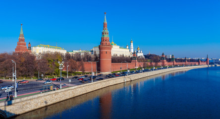 Obraz premium The embankment of the Moscow river with Kremlin, Russia