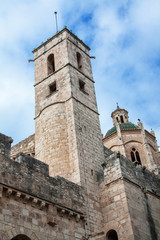 Fototapeta premium Cour d'entrée du Monastère royal de Santes Creus, Catalogne, Espagne 