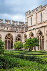 Naklejka premium Cour d'entrée du Monastère royal de Santes Creus, Catalogne, Espagne 