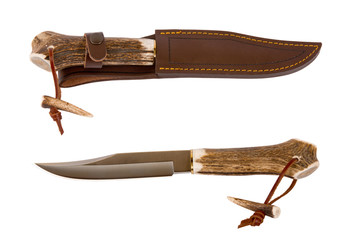 Obraz premium Hunting knife with handle of deer antler on a white background