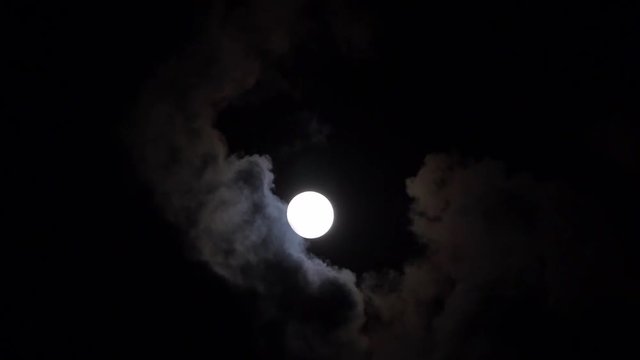 Clouds Moving Fast on a Full Moon,and The Moon Completely Blocked