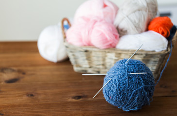 Fototapeta na wymiar basket with knitting needles and balls of yarn