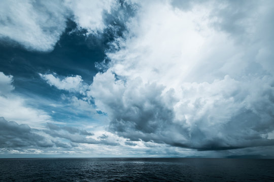 Dark clouds in open ocean © 1xpert