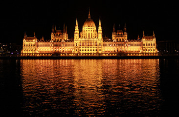 Fototapeta premium Budapest parliament at night