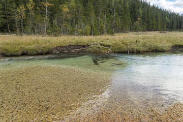 Fluss glasklarem Wasser im Göriachtal im Lungau 