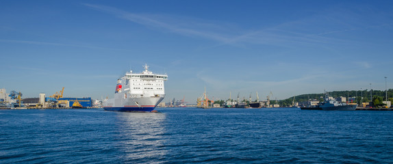 GDYNIA - SEAPORT ON A SUNNY DAY