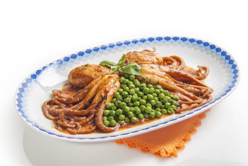 piatto moscardini al sugo con piselli