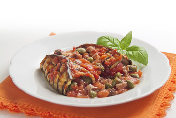 piatto involtini di melanzane vegetariani