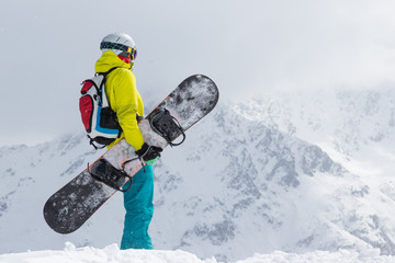 Fototapeta na wymiar Snowboarder in fresh powder snow.
