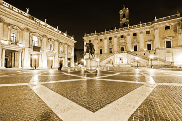Obraz premium View of the Piazza del Campidoglio at night in Rome, Italy.