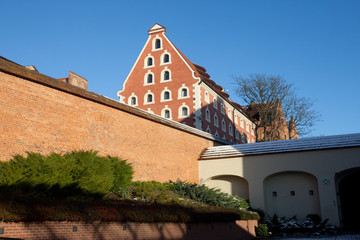 Spichlerz z murami obronnymi, Toruń, Polska, Old brick Granary in Toruń, Poland 