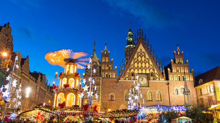 Fototapeta na wymiar Christmas market in Old Town in Wroclaw, Poland